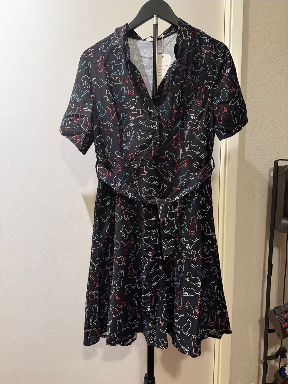 sm wardrobe Black Short-Sleeve Cat Outline mini Dress with Tie Waist and pockets